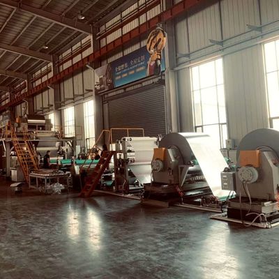 प्रति दिन 1000 पीसी की क्षमता के साथ निरंतर एल्यूमीनियम शहद कंद पैनल उत्पादन लाइन