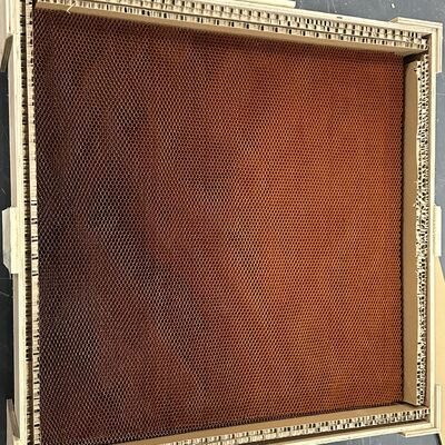 घनत्व 56 लचीला अरैमिड हनीकॉम्ब कोर प्लम के आकार का छिद्रित ग्रिड