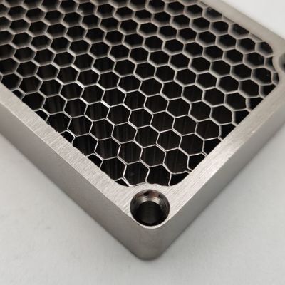 स्टेनलेस स्टील फ्रेम मेटल हनीकॉम कोर 20x20 मिमी ईएमआई परिरक्षण के लिए